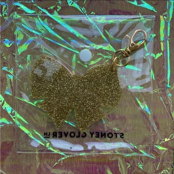 ๐ Stoney Clover Lane Acrylic Gold Glitter & Light Pink Bow Bag Charm Keychain - Picture 2 of 8